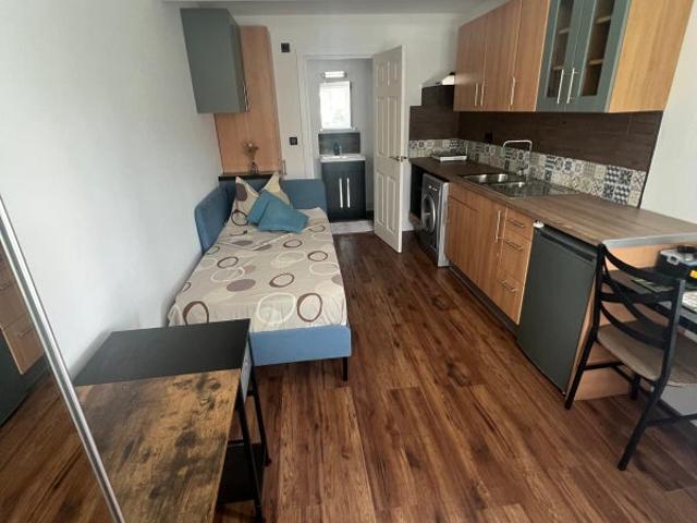 Studio for rent in Cranham, Greater London