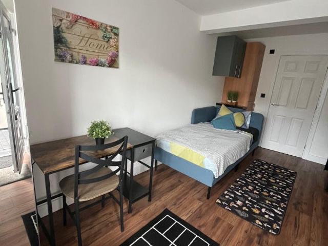 Studio for rent in Cranham, Greater London
