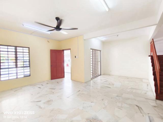 Terraced House for sale in Seri Kembangan, Majlis Bandaraya Subang Jaya