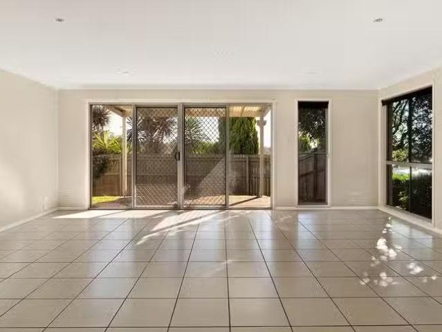 Apartment for rent in Middle Ridge, Queensland