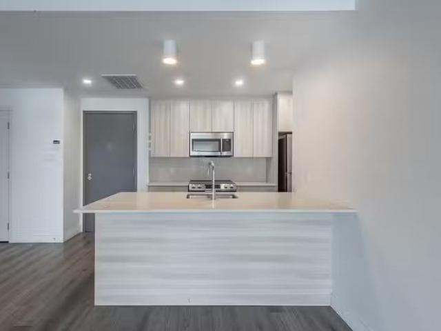 Condo for rent in Pointe-claire, Quebec