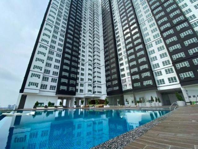 Condominium for sale in Malaka