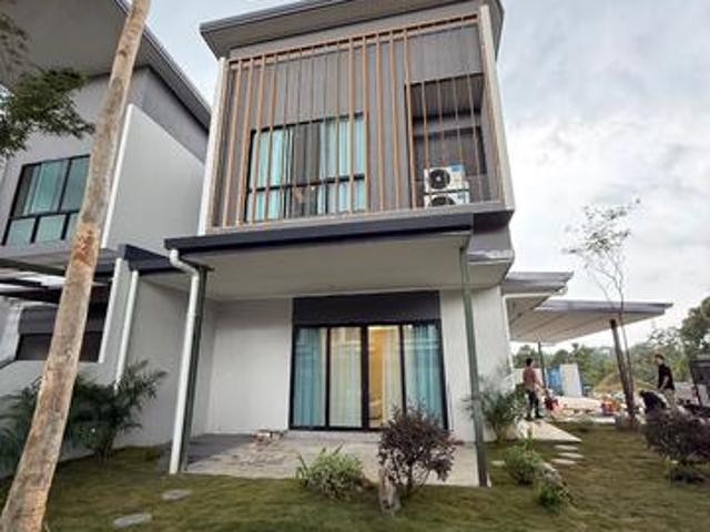 Terraced House for sale in Kuching, Bahagian Kuching