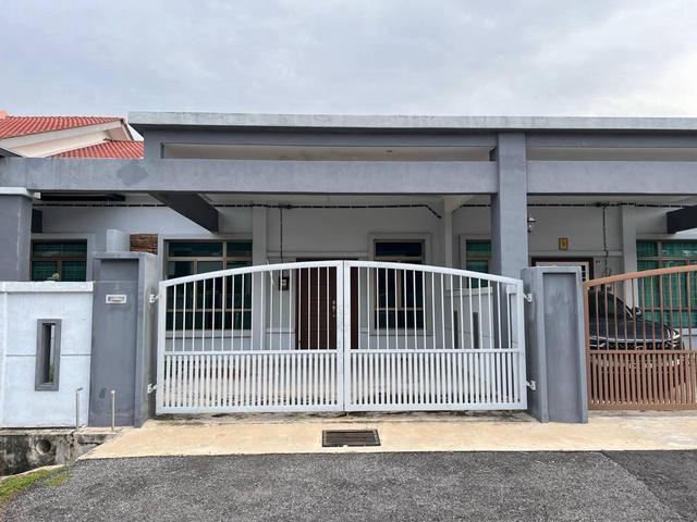 Terraced House for sale in Malaka