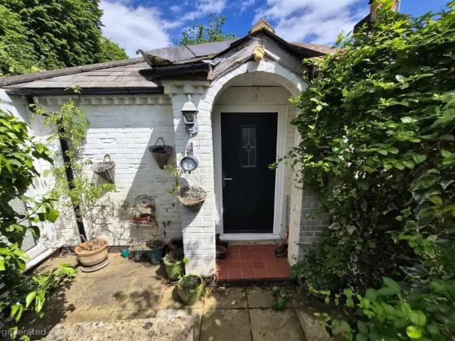 House for rent in Holloway Hill, Fole