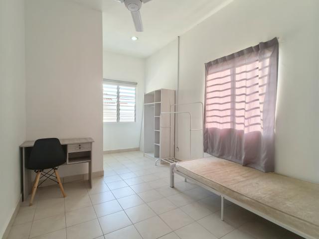 Room for rent in Petaling, Alam Impian