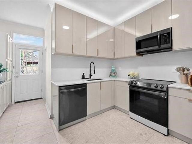 Condo for sale in Hudson, New Jersey