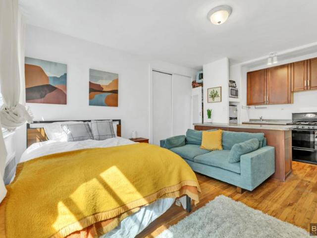 Apartment for sale in Arverne, New York