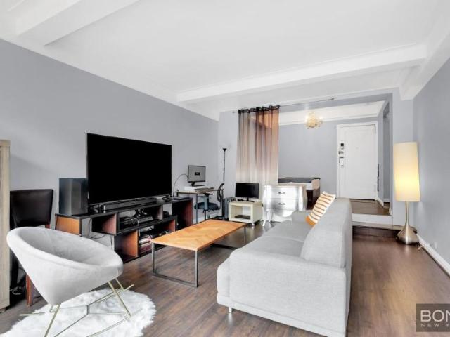 Apartment for sale in Manhattan Community Board 6, New York