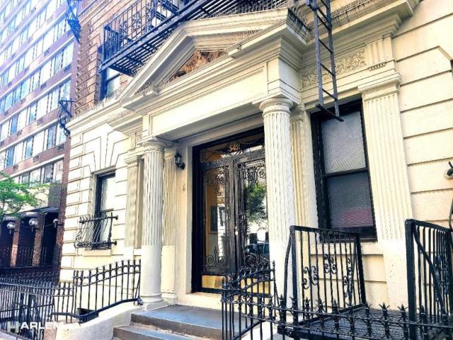 Apartment for sale in Arverne, New York