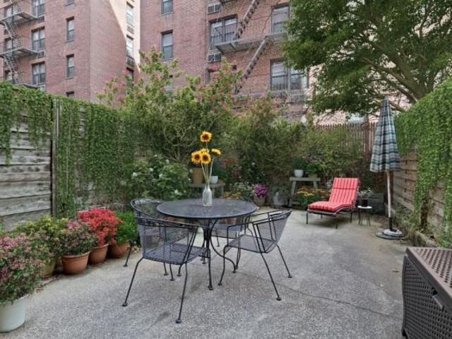 Apartment for sale in Arverne, New York