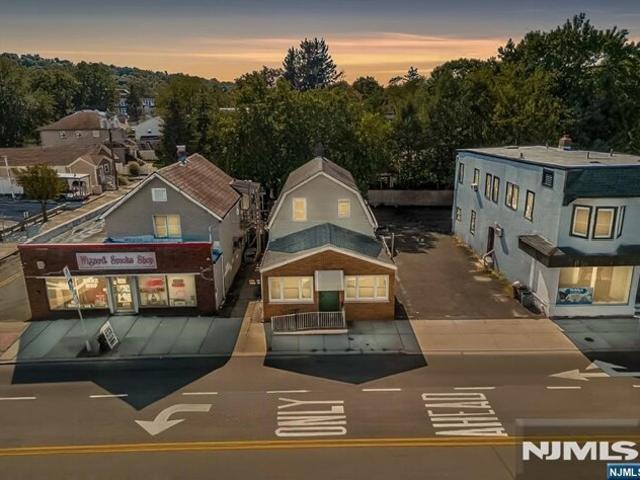 House for sale in Singac, Little Falls