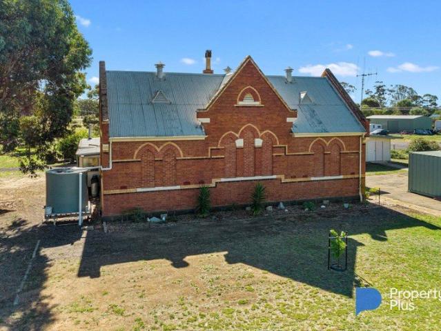 Cottage for sale in Newbridge, Victoria