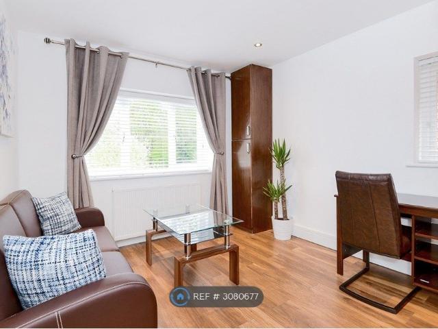 Studio for rent in Shaw cum Donnington, Shaw