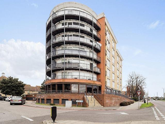 Apartment for rent in Newbury Park, Greater London