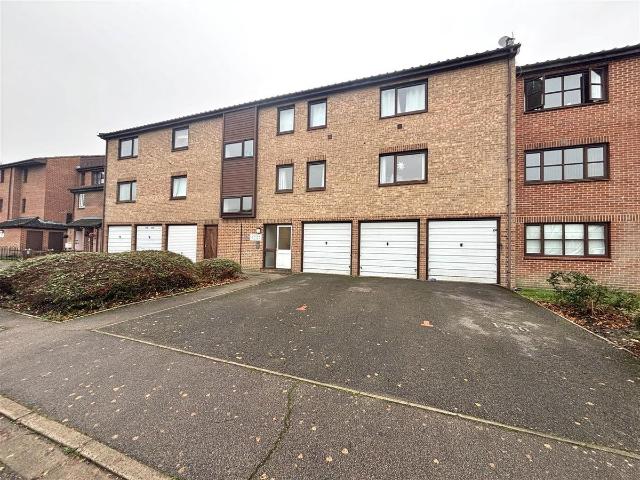 Apartment for rent in Cowley, Greater London
