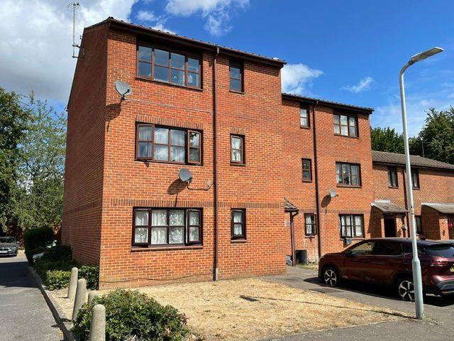 Apartment for rent in Cowley, Greater London