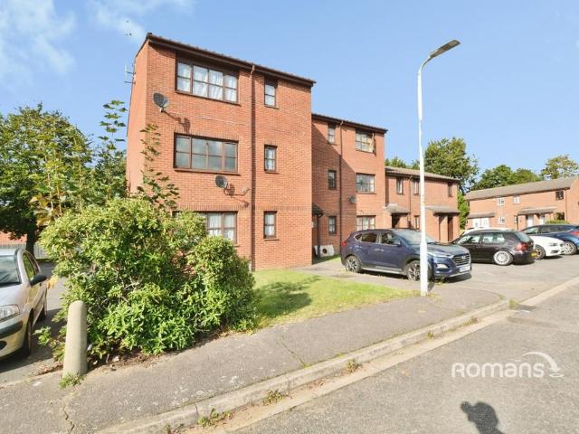 Apartment for rent in Cowley, Greater London