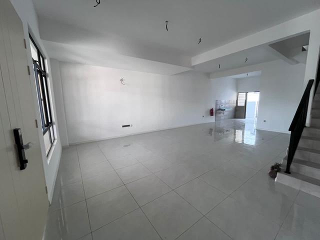 Terraced House for sale in Malaka