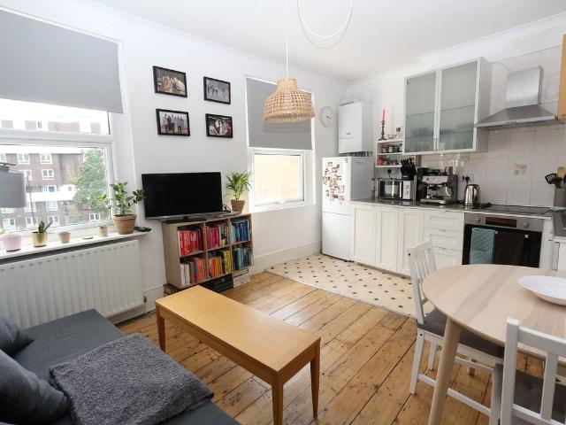 Apartment for rent in Highbury, Greater London