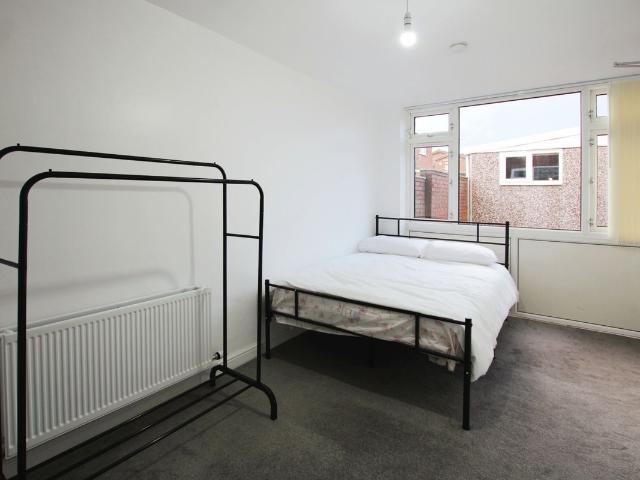 Room for rent in Lee Bank, Greater Manchester