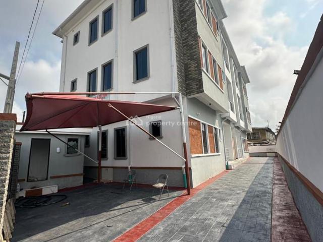 Flat for sale in Surulere , Surulere