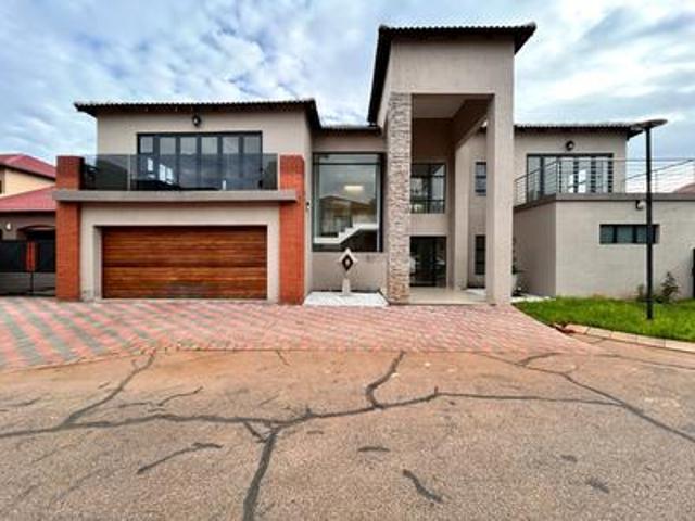 House for sale in Hartbeespoort Dam Nature Reserve, North West