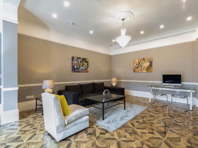 House for rent in Charlton, Greater London