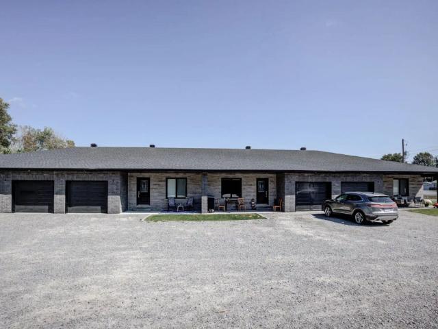 Townhouse for rent in Hanmer, Greater Sudbury