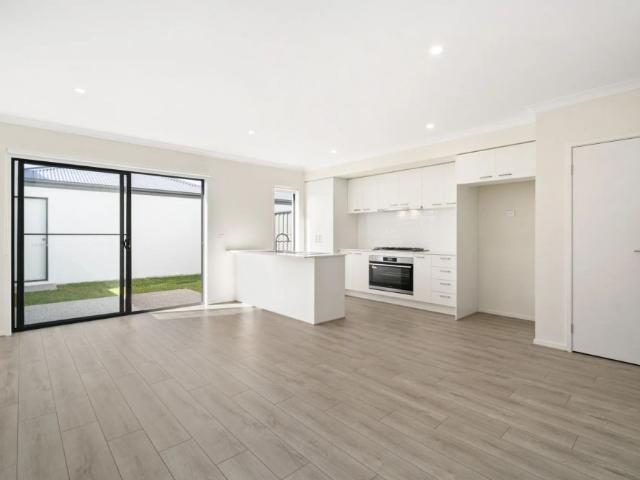 Townhouse for rent in Emerald Park, Melbourne