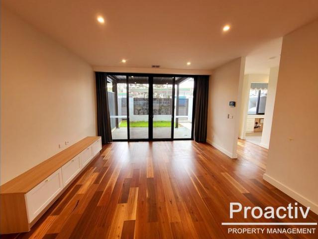 Townhouse for rent in Williamstown North, Melbourne