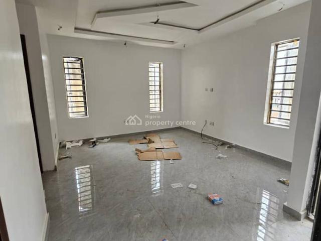 Flat for sale in Surulere , Surulere