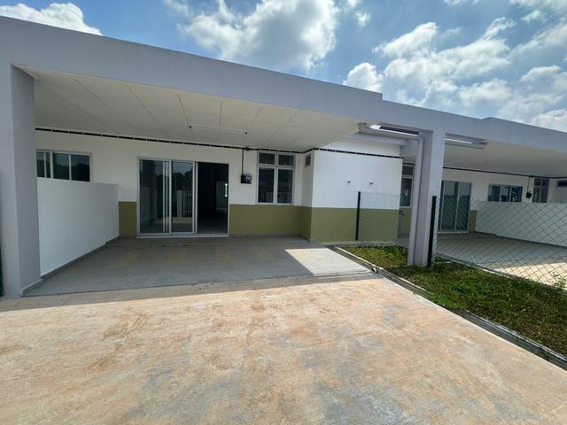Terraced House for sale in Malaka