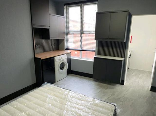 Studio for rent in Phippsville, Northampton