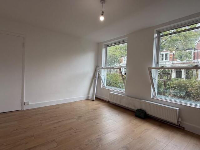 Apartment for rent in London Borough of Hounslow, Strand