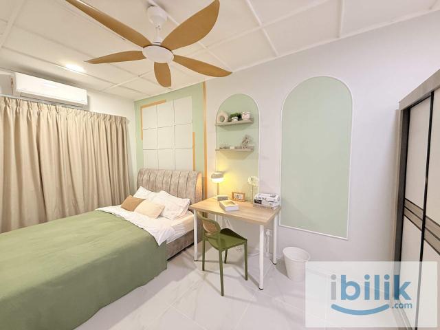 Room for rent in Petaling, Alam Impian