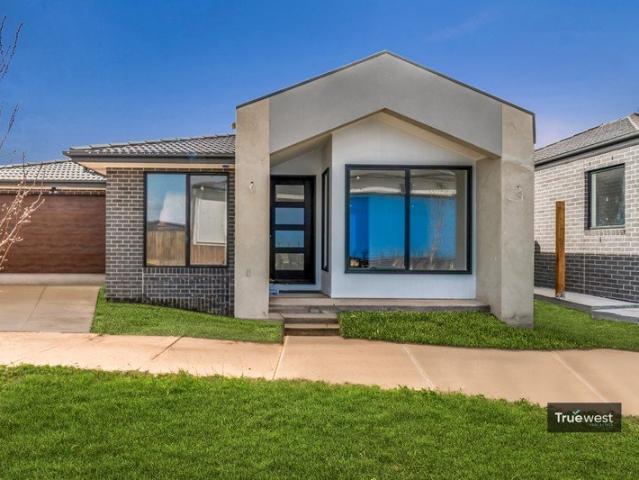 Cottage for sale in Bridgefield, Melbourne