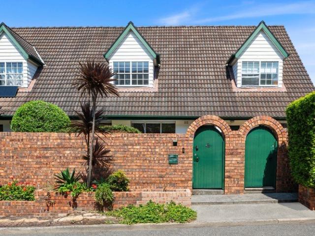 Apartment for sale in Lower North Shore, Sydney