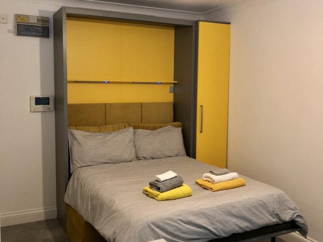 Studio for rent in Stroud Green, Isle Of Man