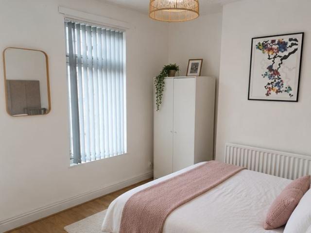 House for rent in Elm Park, Calderstones