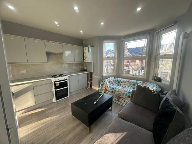 Apartment for rent in Little Ilford, Greater London