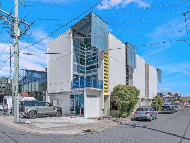 Office for rent in Toombul, Queensland