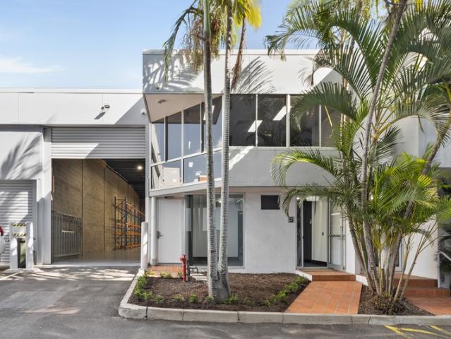 Warehouse for rent in Toombul, Queensland