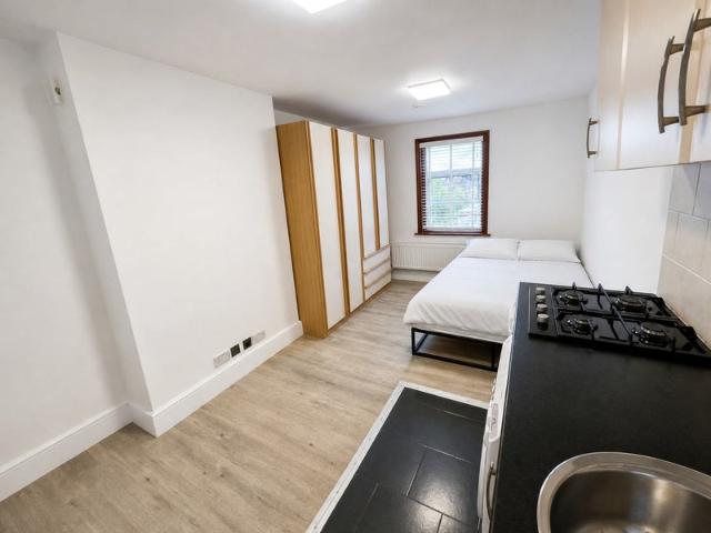 Studio for rent in Shepherd's Bush, Greater London