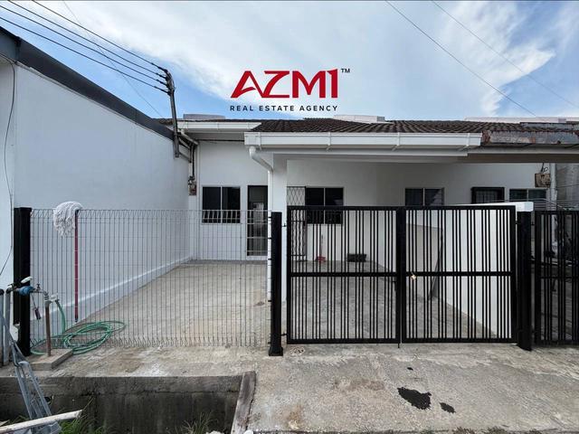 Terraced House for sale in Long Miri
