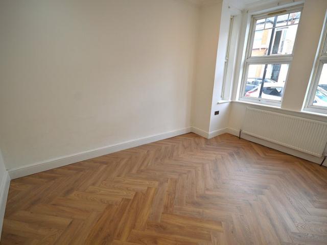 Apartment for rent in Duckett's Green, Greater London