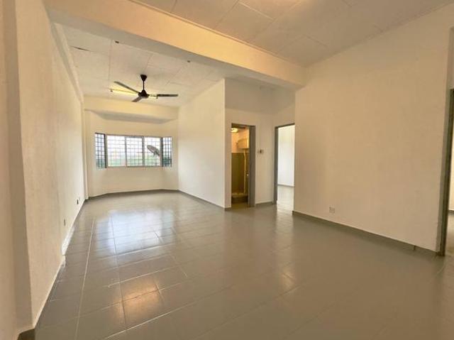 Flat for sale in Petaling, Damansara Damai