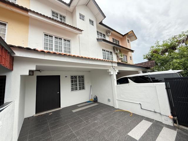 Terraced House for sale in Malaka