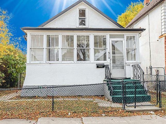 House for rent in East St. Paul, Manitoba