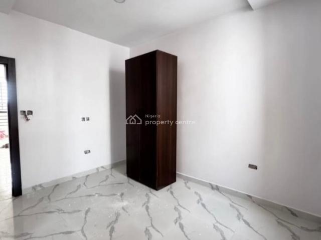 Flat for rent in Eti Osa, Lagos